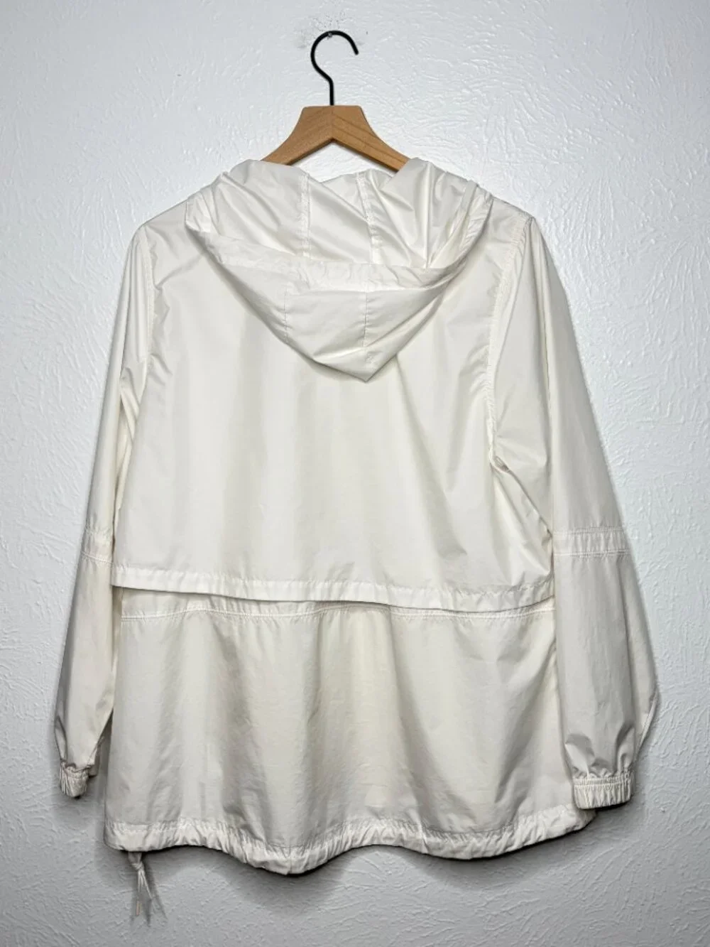 Nike White Women's White Essential Repel Woven Jacket Size L